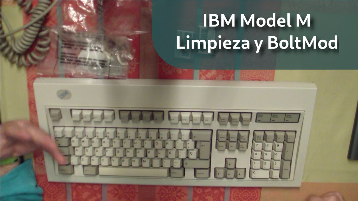 Limpieza y BoltMod de un IBM Model M (1992)
